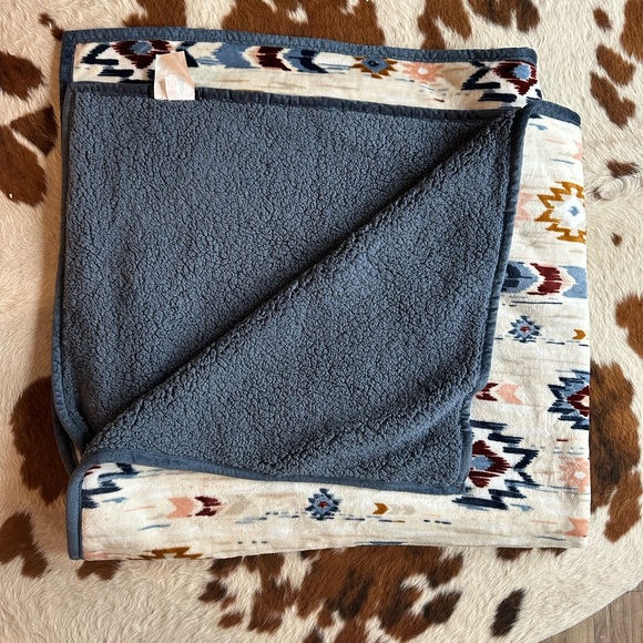 Western Geometric Patterned throw Blanket - Picture 2 of 3